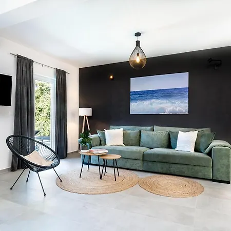 Eight-bedroom In