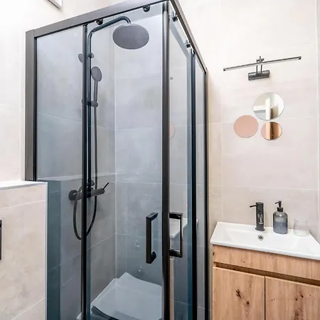 Сasa de vacaciones Eight-bedroom In Molunat
