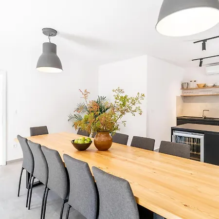 Eight-bedroom In Molunat