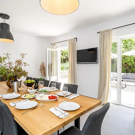 Beautiful In With Kitchen Holiday home *