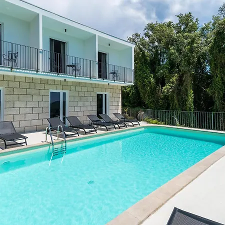 Eight-bedroom In Molunat