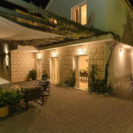 Beautiful In With Kitchen Holiday home
