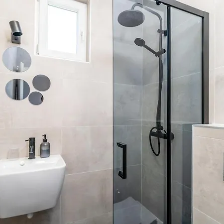 Beautiful In With Kitchen Holiday home Molunat