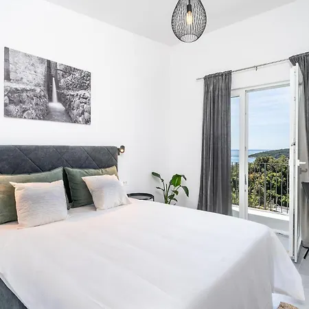 Beautiful In With Kitchen Holiday home Molunat