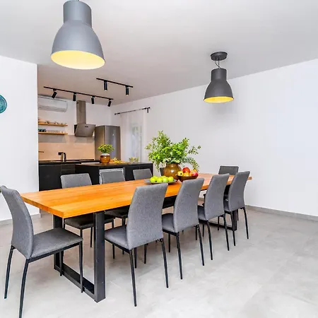 Beautiful In With Kitchen