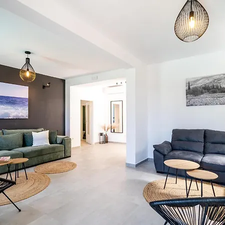 Eight-bedroom In